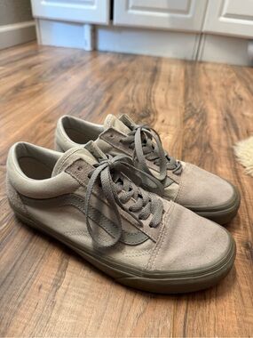 Women’s vans Low-Top Suede Sneakers - grey